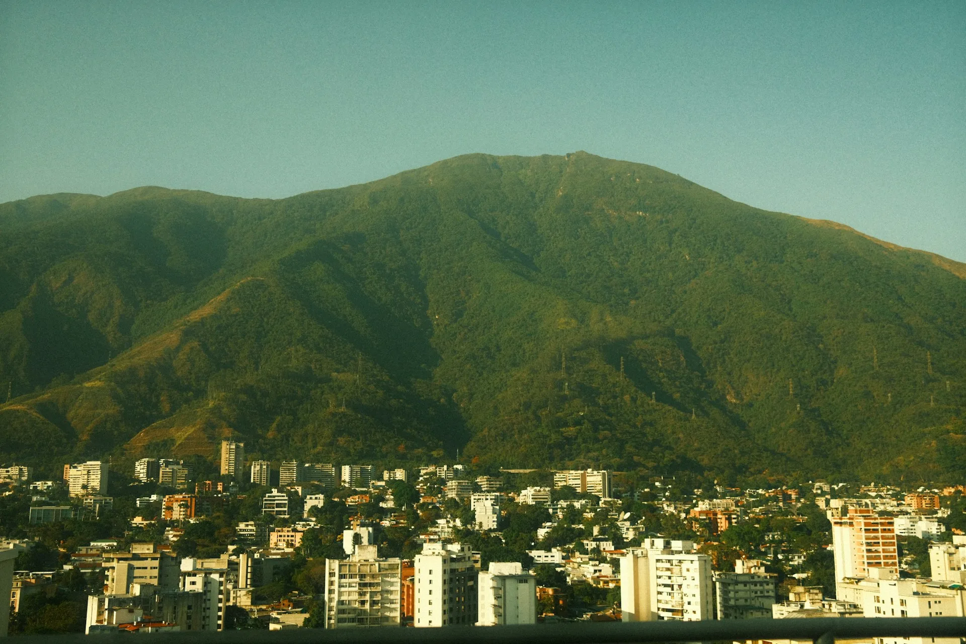 Eduardo Juhyun Kim/Unsplash/Caracas